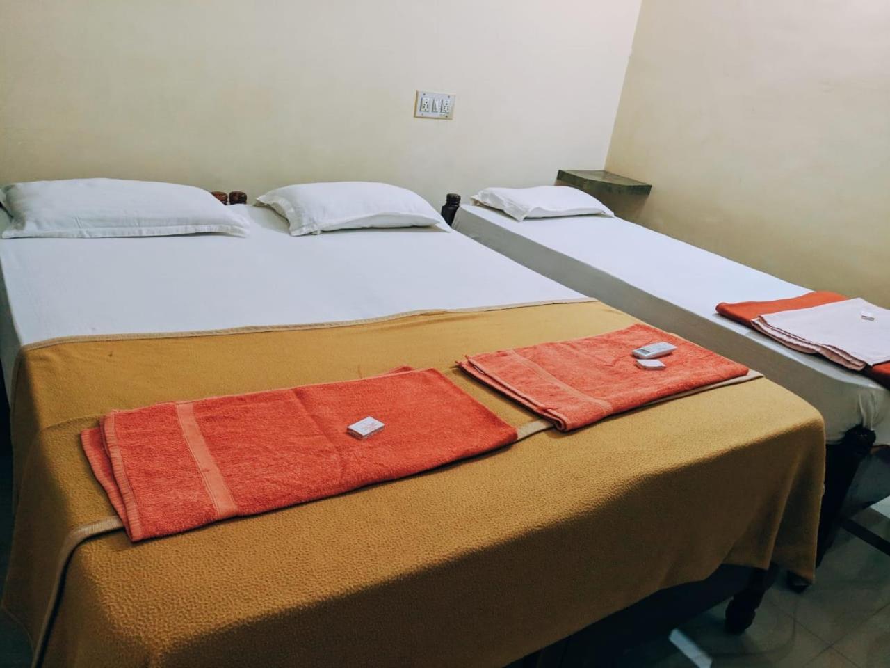 Hotel Varsha 함피 외부 사진