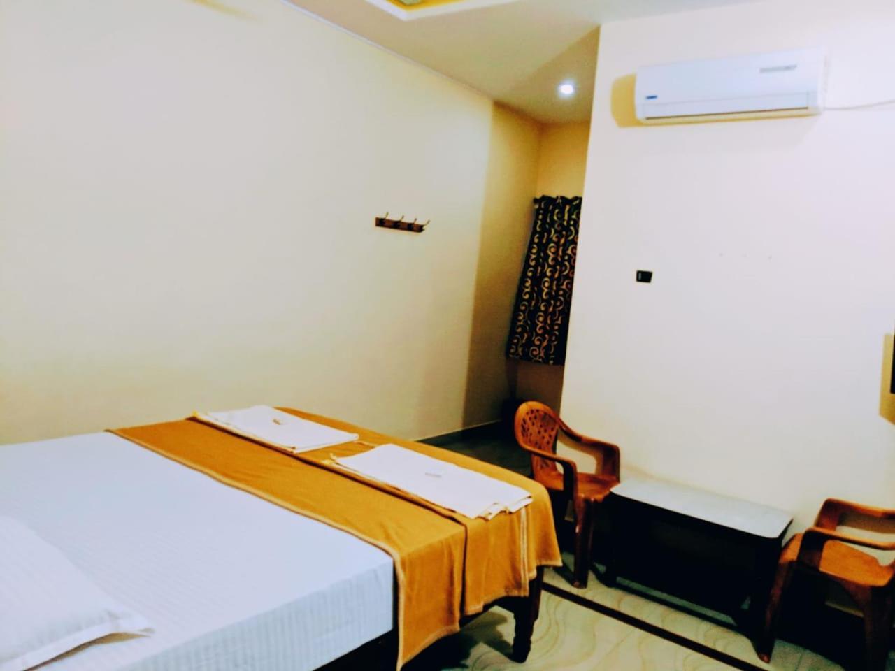 Hotel Varsha 함피 외부 사진