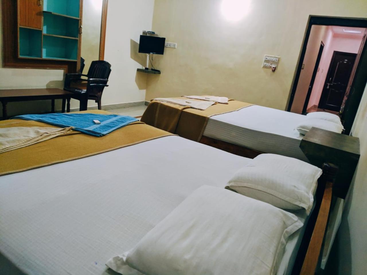 Hotel Varsha 함피 외부 사진