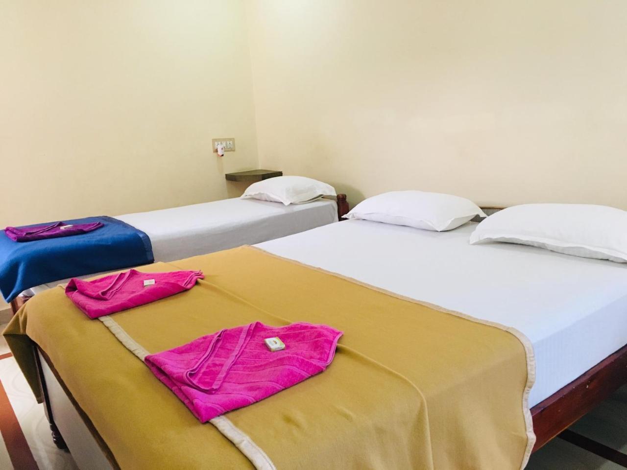 Hotel Varsha 함피 외부 사진
