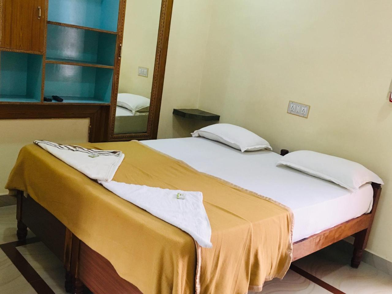 Hotel Varsha 함피 외부 사진