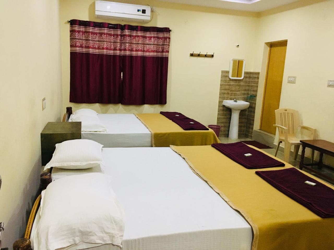 Hotel Varsha 함피 외부 사진