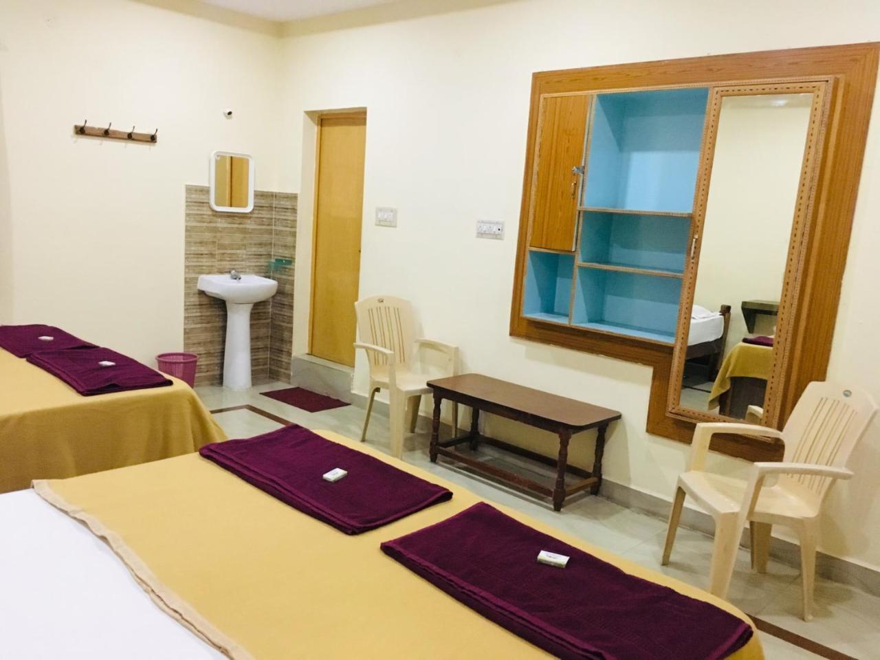 Hotel Varsha 함피 외부 사진